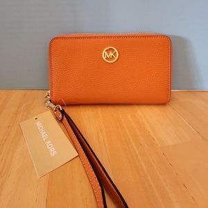 Michael Kors Zip around Wallet